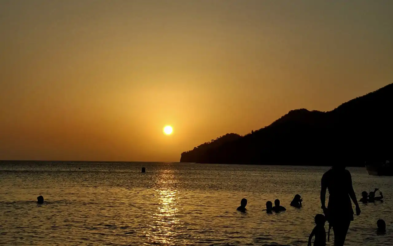 Taganga Playa Grande: Authentic Fishing Village - 3