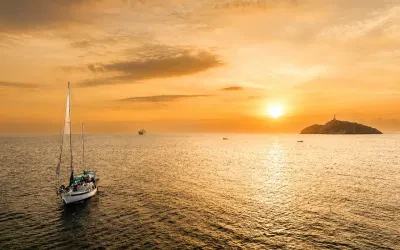 Sailing Sunset Tour: Bahía de Santa Marta and Taganga