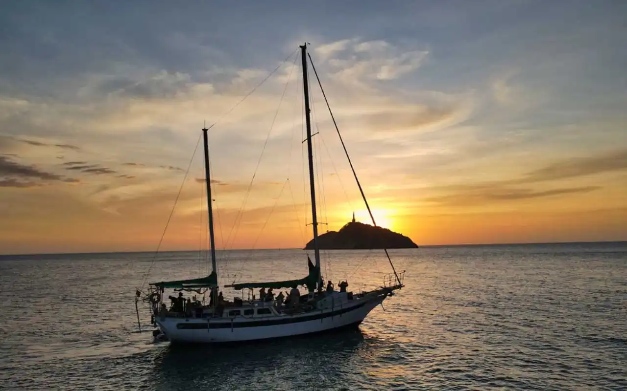 Sailing Sunset Tour: Bahía de Santa Marta and Taganga - 4